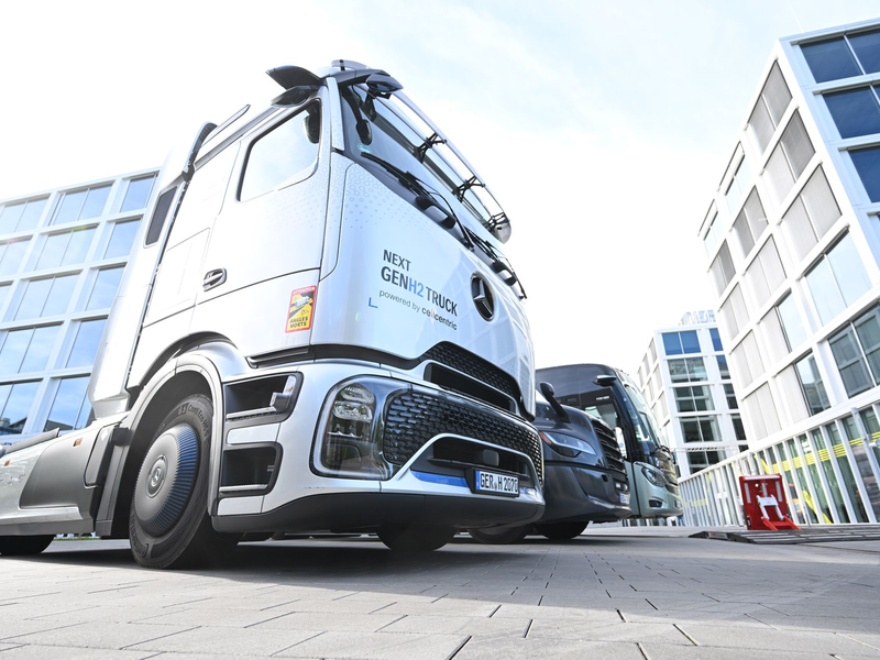 Daimler Truck: Gewinneinbruch im ersten Quartal. - Foto: Bernd Weißbrod/dpa