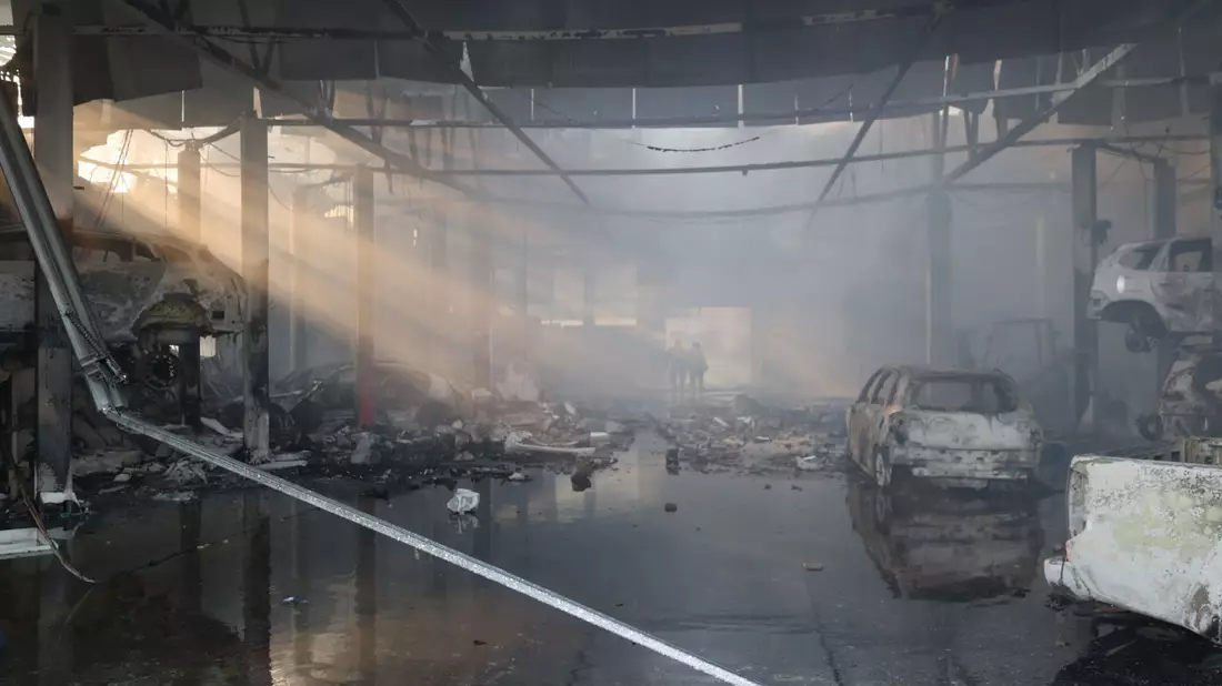 In den Stunden vor der Waffenruhe bombardierte Russland ukrainische Städte besonders heftig.  - Bild: Ukraine National Police/AP/dpa