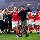Arsenal-Coach Mikel Arteta feiert den Einzug ins Champions-League-Finale mit Leandro Trossard. - Foto: John Walton/PA Wire/dpa