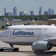 In Frankfurt gibt es laut Lufthansa absehbar genug Kerosin.  - Foto: Boris Roessler/dpa