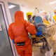 Auf einer Sonderisolierstation können hochinfektiöse Patienten behandelt werden. (Archivbild) - Foto: Thomas Banneyer/dpa