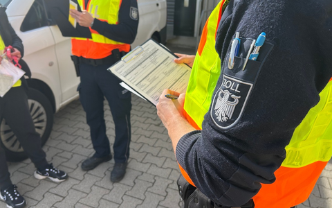 HZA-S: Bundesweite Schwerpunkprüfung gegen Schwarzarbeit und illegale Beschäftigung / Hauptzollamt Stuttgart prüft 125 Paketlieferanten von 21 Unternehmen - Foto: presseportal.de