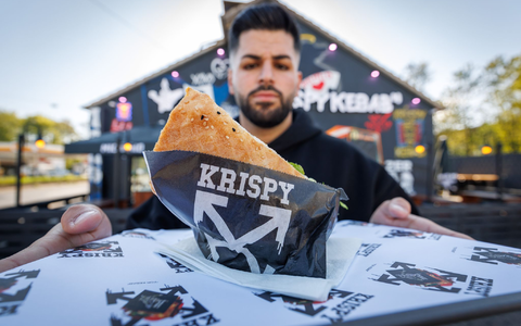«Einmal Döner, aber schön krispy!» (Archivbild) - Foto: Friso Gentsch/dpa