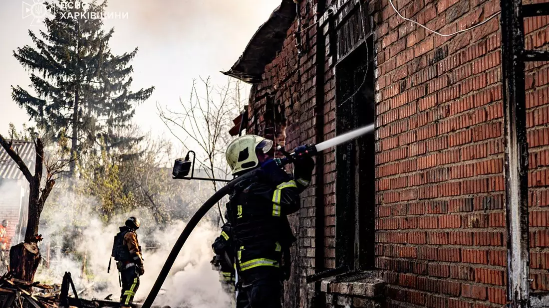 Die Ukraine erhebt nach dem einseitig von Kiew ausgerufenen Beginn einer Waffenruhe Vorwürfe gegen Moskau. - Bild: Uncredited/Ukrainian Emergency Service/AP/dpa