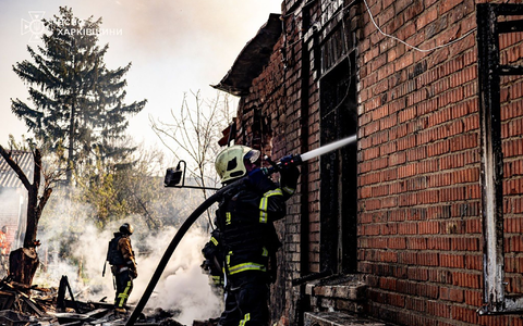Die Ukraine erhebt nach dem einseitig von Kiew ausgerufenen Beginn einer Waffenruhe Vorwürfe gegen Moskau. - Foto: Uncredited/Ukrainian Emergency Service/AP/dpa