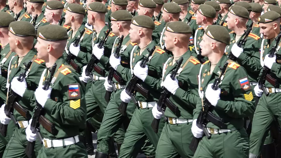 Moskaus Angebot einer Waffenruhe soll die eigenen Feiern zum Tag des Sieges schützen. (Archivbild) - Bild: Ulf Mauder/dpa
