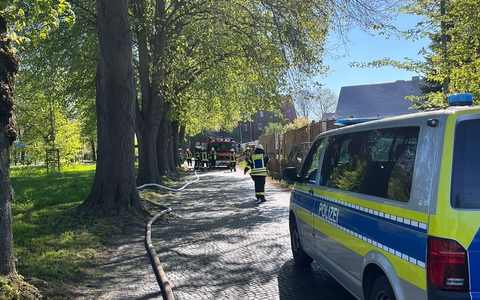 FFW Schiffdorf: Feuerwehr löscht unterlaubtes Feuer in Wehdel - Foto: presseportal.de