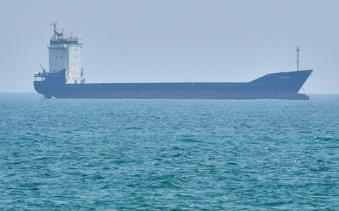 Das US-Militär hat nach eigenen Angaben einen unter iranischer Flagge fahrenden Öltanker angegriffen und außer Gefecht gesetzt. (Symbolbild)  - Foto: Asghar Besharati/AP/dpa