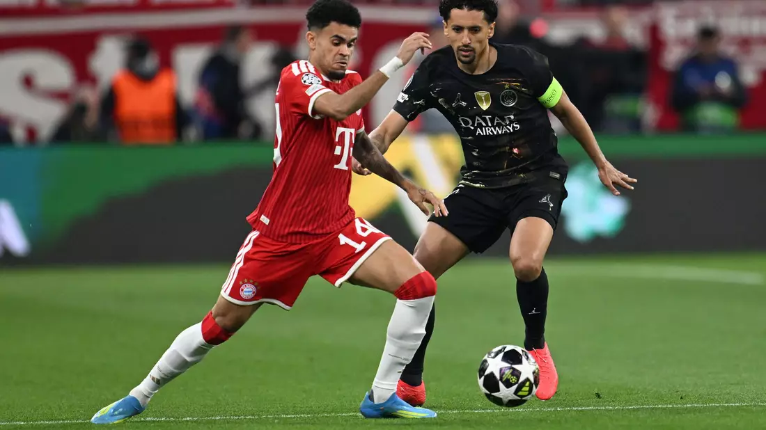Bayern-Stürmer Diáz und PSG-Kapitän Marquinhos kämpfen um den Ball. - Bild: Sven Hoppe/dpa