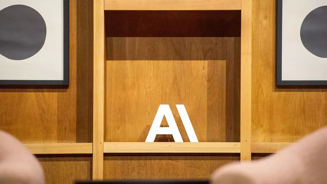 Anthropic ist ein Rivale von Elon Musks KI-Firma xAI. - Bild: Andrej Sokolow/dpa