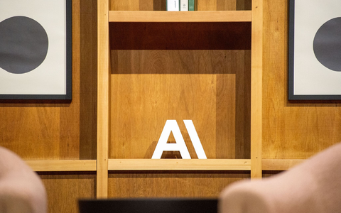 Anthropic ist ein Rivale von Elon Musks KI-Firma xAI. - Foto: Andrej Sokolow/dpa