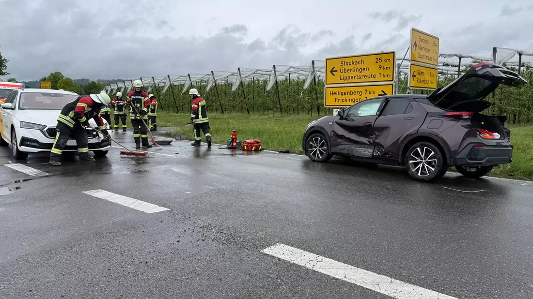 FW Überlingen: Verkehrsunfall auf Landstraße bei Lippertsreute (Überlingen) - Bild: presseportal.de