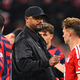 Kompany tröstete seine Profis. - Foto: Tom Weller/dpa