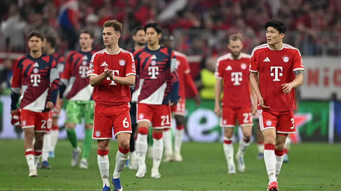 Bayern-Profis nach dem 1:1 gegen Paris. - Bild: Sven Hoppe/dpa