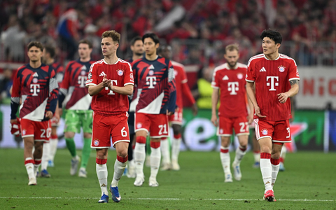 Bayern-Profis nach dem 1:1 gegen Paris. - Foto: Sven Hoppe/dpa