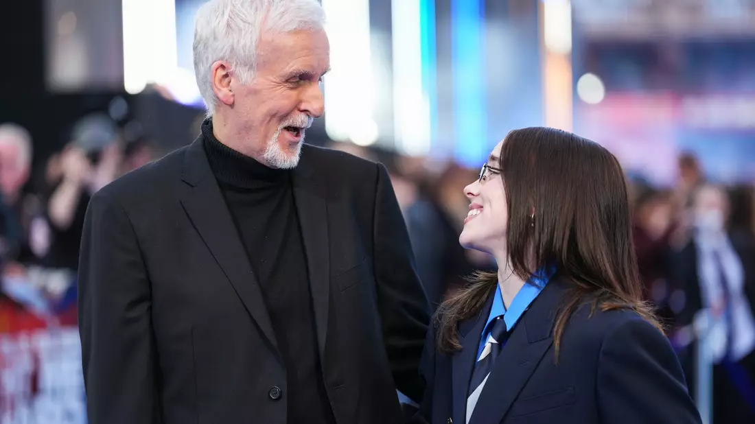 Hollywood-Regisseur James Cameron und Pop-Superstar Billie Eilish verstehen sich prächtig. - Bild: Scott A Garfitt/Invision/AP/dpa