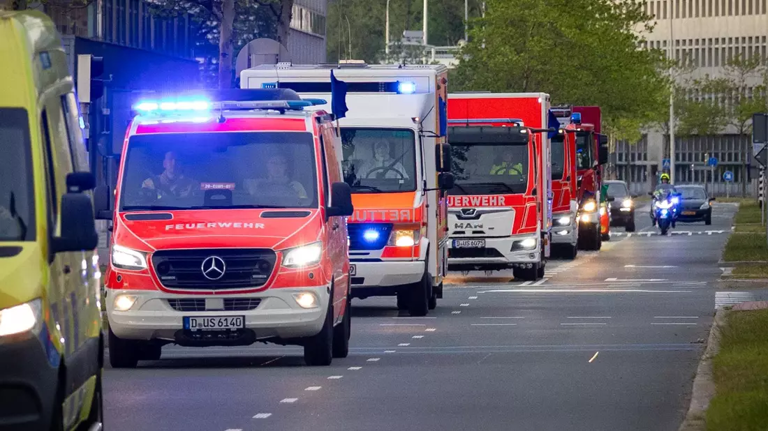 Eine Kontaktperson wurde nach Düsseldorf ins Uniklinikum gebracht. - Bild: Persbureau Heitink/dpa