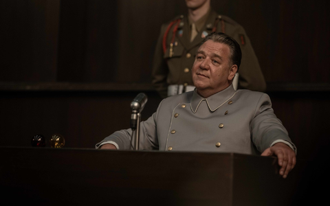 Russell Crowe stellt den Nazi Hermann Göring dar.  - Foto: Scott Garfield/Weltkino/dpa