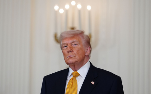 Trump gibt sich demonstrativ zuversichtlich mit Blick auf einen Deal mit dem Iran.  - Foto: Julia Demaree Nikhinson/AP/dpa