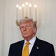Trump gibt sich demonstrativ zuversichtlich mit Blick auf einen Deal mit dem Iran.  - Foto: Julia Demaree Nikhinson/AP/dpa