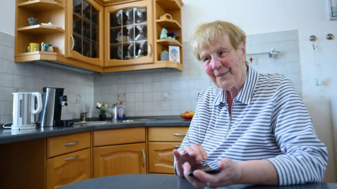 Renate S. fühlt sich aufgrund ihrer Behinderung diskriminiert. - Bild: Swen Pförtner/dpa