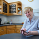 Renate S. fühlt sich aufgrund ihrer Behinderung diskriminiert. - Foto: Swen Pförtner/dpa