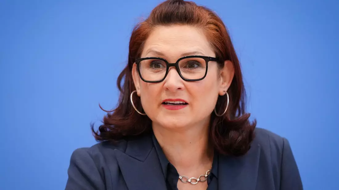 Diskriminierung ist laut Ataman im Gesundheitsbereich weit verbreitet. (Archivbild) - Bild: Soeren Stache/dpa