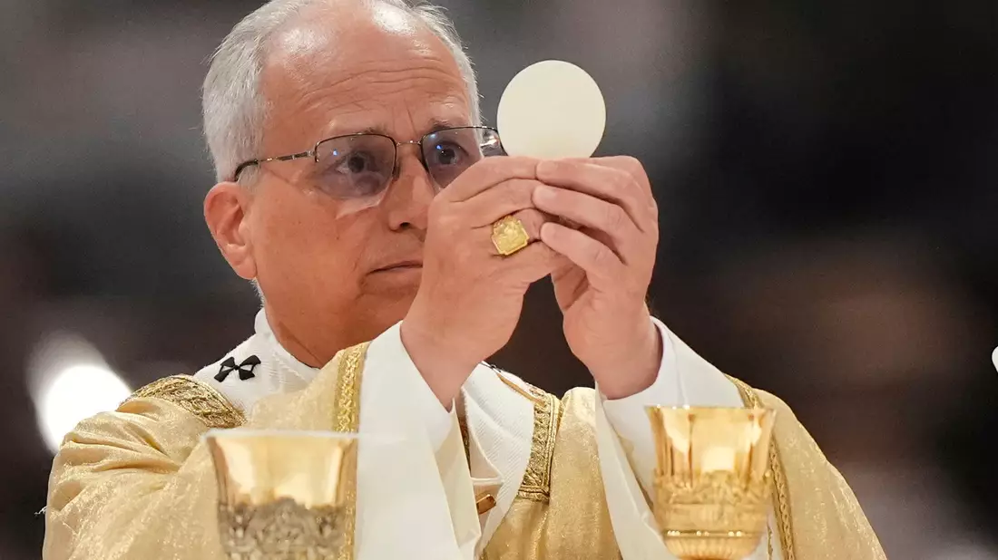 Papst Leo XIV. ist seit bald einem Jahr im Amt. - Bild: Andrew Medichini/AP/dpa