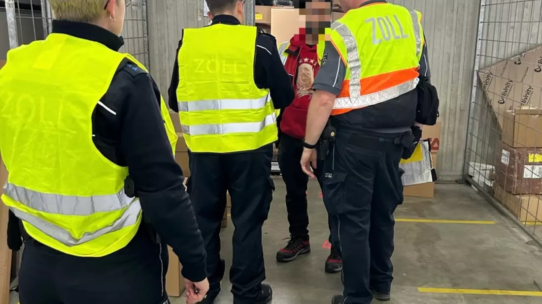 HZA-GI: Bundesweite Zollkontrollen bei Paketdienstleistern: Auch Prüfungen in Nord-, Ost- und Mittelhessen - Bild: presseportal.de