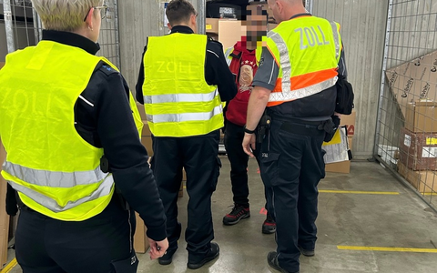 HZA-GI: Bundesweite Zollkontrollen bei Paketdienstleistern: Auch Prüfungen in Nord-, Ost- und Mittelhessen - Foto: presseportal.de