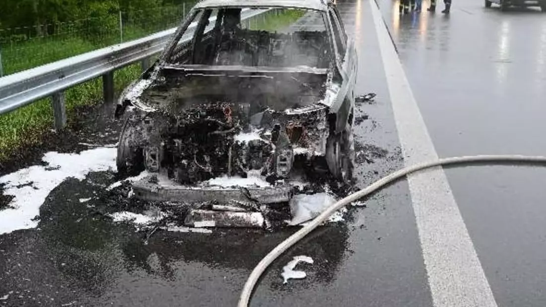 POL-EL: Haren - Pkw gerät auf der A31 in Brand - Bild: presseportal.de