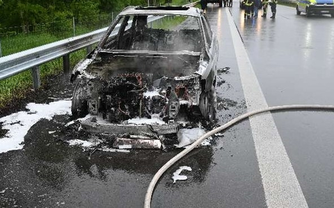 POL-EL: Haren - Pkw gerät auf der A31 in Brand - Foto: presseportal.de