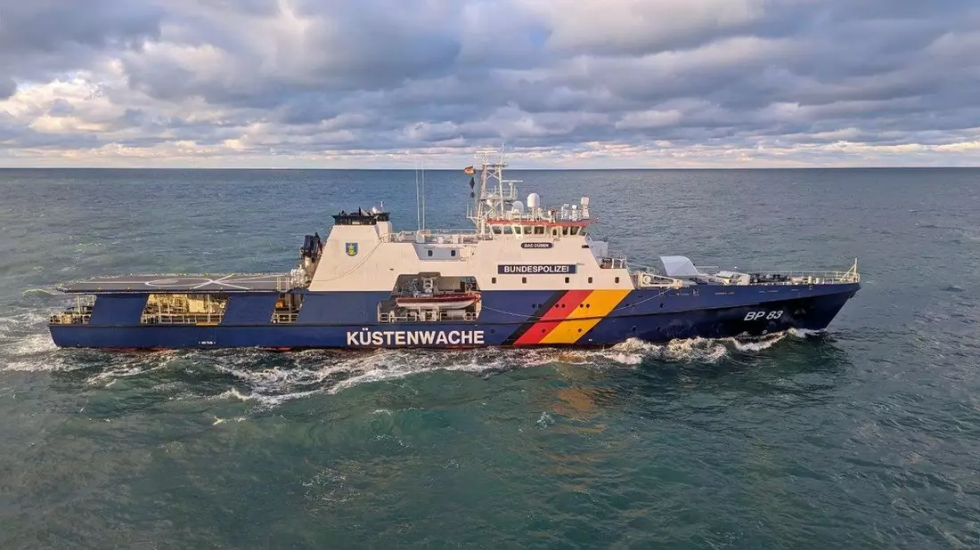BPOL-CUX: Bundespolizei beteiligt sich mit Einsatzschiff BP83 Bad Düben am 837. Hafengeburtstag Hamburg - Bild: presseportal.de