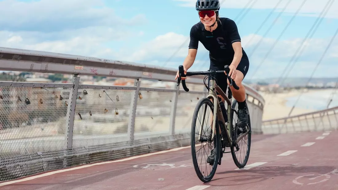 Rennrad-Boom zur Italien Rundfahrt: Neue 2027er Modelle bereits bei SportOkay.com erhältlich - Bild: presseportal.de