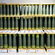 Artilleriegranaten von Rheinmetall im größten Werk der Rüstungsschmiede in Unterlüß (Niedersachsen). - Foto: Julian Stratenschulte/dpa