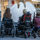 Wie kann da Leben für Menschen mit Behinderungen alltagstauglicher werden? Der Bundestag berät nun über das Behindertengleichstellungsgesetz. - Foto: Michael Kappeler/dpa