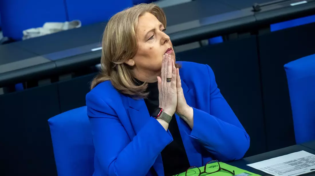 Bundessozialministerin Bärbel Bas (SPD) sagte zu ihrer eigenen Vorlage: «Persönlich hätte ich mir mehr gewünscht.»  - Bild: Michael Kappeler/dpa