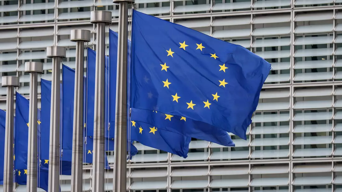 Die EU-Kommission genehmigt ein milliardenschweres Beihilfeprogramm Deutschlands für den Klimaschutz in der Industrie. (Symbolbild) - Bild: Michael Kappeler/dpa