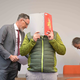 Der Angeklagte bestreitet die Vorwürfe. - Foto: Malin Wunderlich/dpa