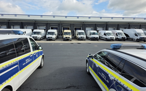 HZA-DD: Zoll nimmt Paketdienstleister ins Visier / Bundesweite Schwerpunktprüfung im Kurier-, Express- und Paketdienstleistungsgewerbe - Foto: presseportal.de