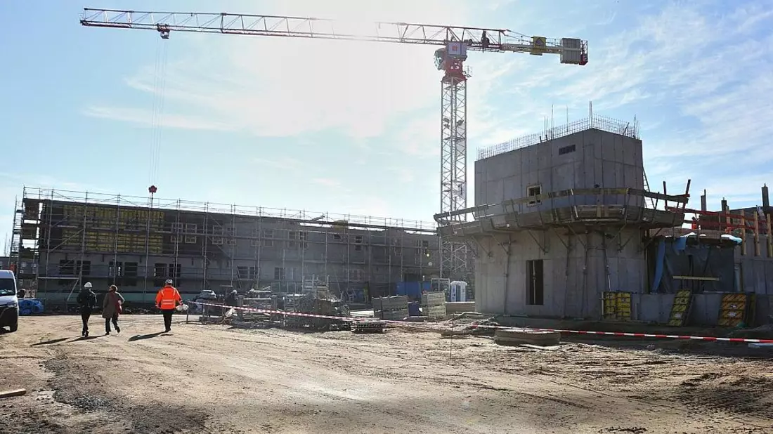 Baukran auf einer Baustelle (Archiv) - Bild: via dts Nachrichtenagentur