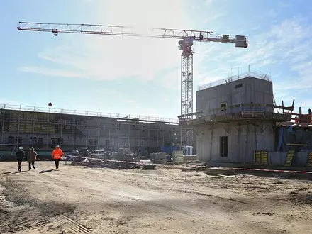 Baukran auf einer Baustelle (Archiv) - Foto: via dts Nachrichtenagentur