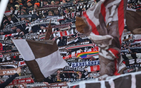 Fans des FC St. Pauli (Archiv) - Foto: via dts Nachrichtenagentur