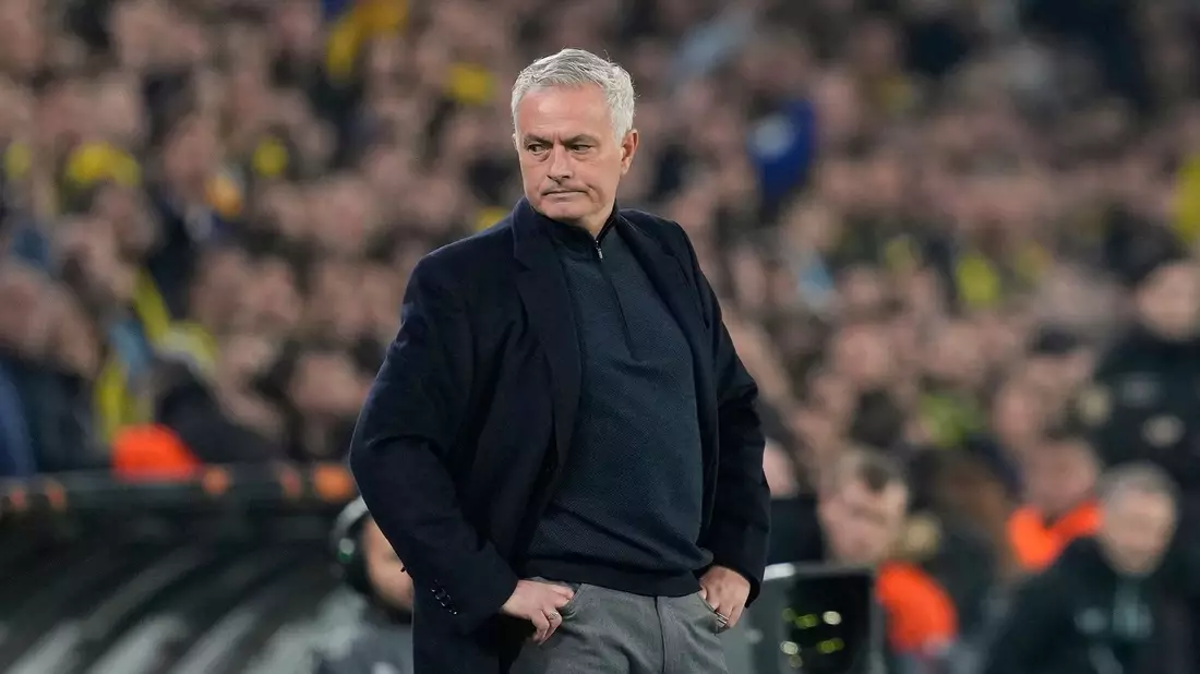 José Mourinho gilt laut Medien als Favorit auf die Nachfolge von Real-Trainer Álvaro Arbeloa. (Archivbild) - Bild: Khalil Hamra/AP/dpa