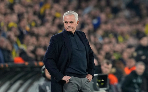 José Mourinho gilt laut Medien als Favorit auf die Nachfolge von Real-Trainer Álvaro Arbeloa. (Archivbild) - Foto: Khalil Hamra/AP/dpa
