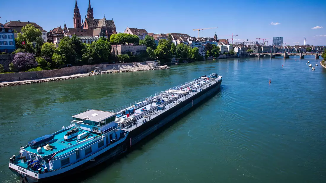 Das Grundwasser entlang des Oberrheins ist nach einer Studie erheblich mit Schadstoffen belastet (Archivbild). - Bild: Jens Büttner/dpa
