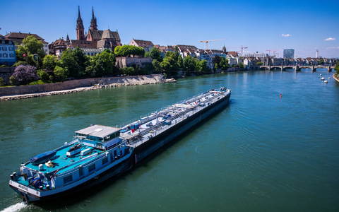 Das Grundwasser entlang des Oberrheins ist nach einer Studie erheblich mit Schadstoffen belastet (Archivbild). - Foto: Jens Büttner/dpa