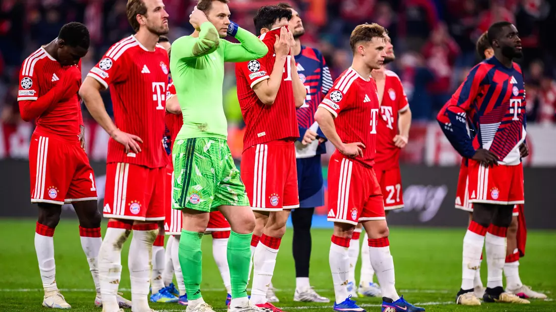 Enttäuschte Bayern-Stars nach dem geplatzten Finaltraum.  - Bild: Tom Weller/dpa
