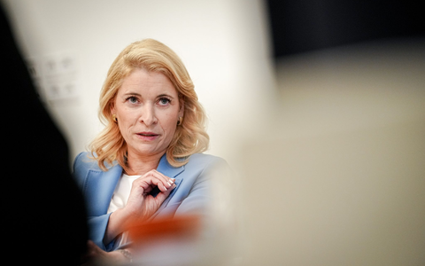 Bahnchefin Palla: «Viele Anlagen und Bahnhöfe sind weiter in keinem guten Zustand.» - Foto: Kay Nietfeld/dpa
