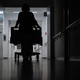 Die blinde Frau klagt in Karlsruhe gegen eine Rehaklinik. (Symbolbild) - Foto: Marijan Murat/dpa